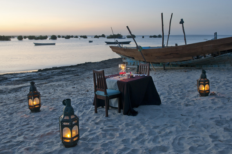 Beach-dinner-Ibo-Island